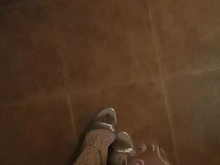 Latinsko Baby doll, fancy stockings and white heels