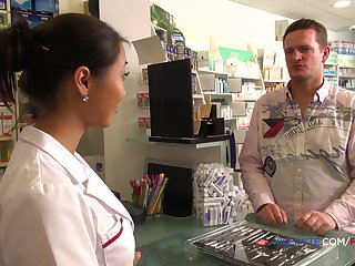 Europeiska French pharmacist gets fucked in the ass by a huge dick