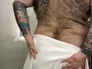 Latinská Bear in the shower